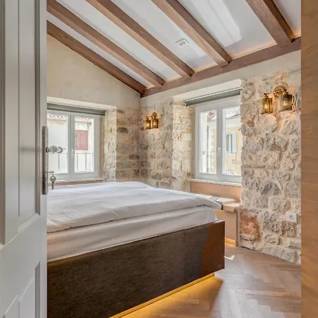 Palace Luxury Retreat شقة
