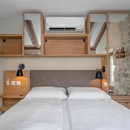 Palace Luxury Retreat Apartamento *