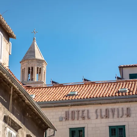 Palace Luxury Retreat *