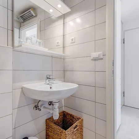 Palace Luxury Retreat *