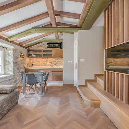 Palace Luxury Retreat Apartamento *