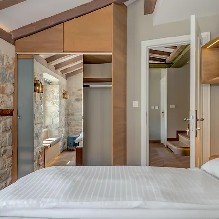 Palace Luxury Retreat Apartamento *